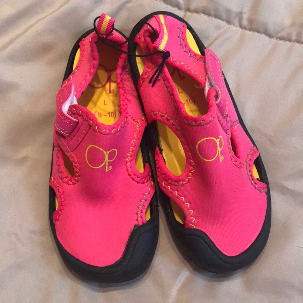 Brand new girls water shoes